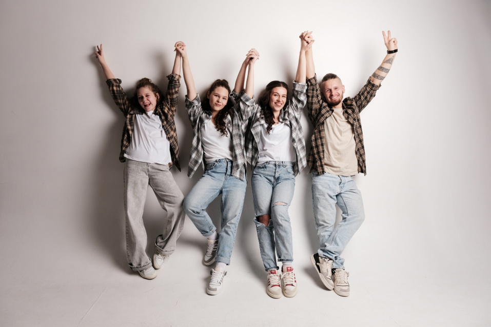 Заказать семейную фотосессию в студии с детьми в Перми от фотостудии Fashion Box
 – фото № 24