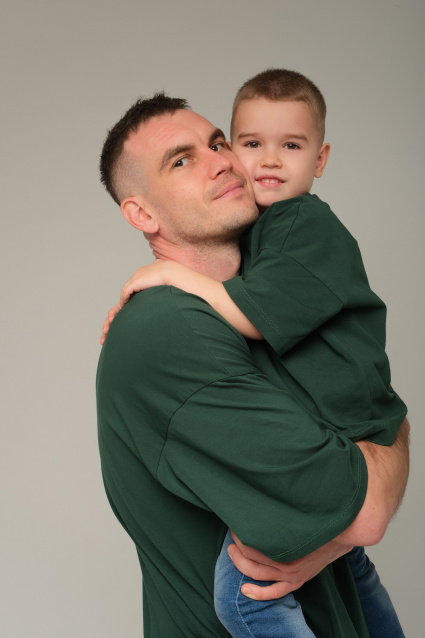 Заказать семейную фотосессию в студии с детьми в Перми от фотостудии Fashion Box
 – фото № 3