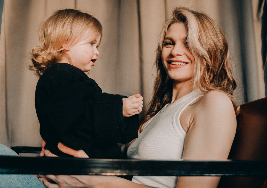 Заказать семейную фотосессию в студии с детьми в Перми от фотостудии Fashion Box
 – фото № 5