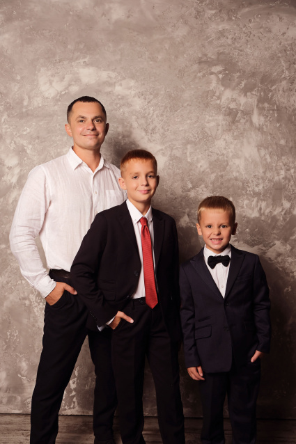 Заказать семейную фотосессию в студии с детьми в Перми от фотостудии Fashion Box
 – фото № 10
