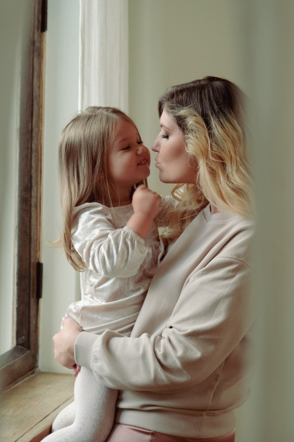 Заказать семейную фотосессию в студии с детьми в Перми от фотостудии Fashion Box
 – фото № 19