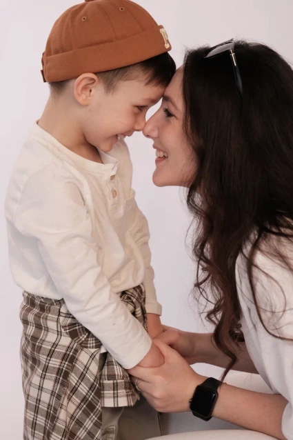 Заказать семейную фотосессию в студии с детьми в Перми от фотостудии Fashion Box
 – фото № 10