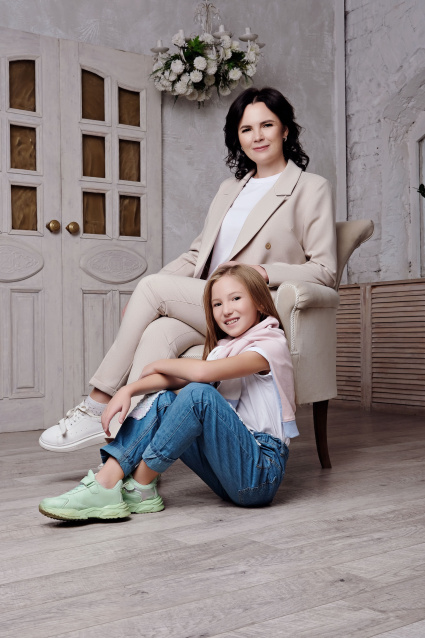 Заказать семейную фотосессию в студии с детьми в Перми от фотостудии Fashion Box
 – фото № 11