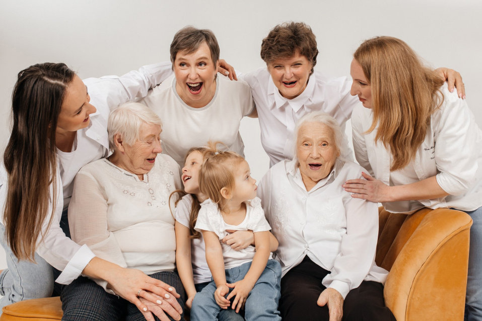 Заказать семейную фотосессию в студии с детьми в Перми от фотостудии Fashion Box
 – фото № 28