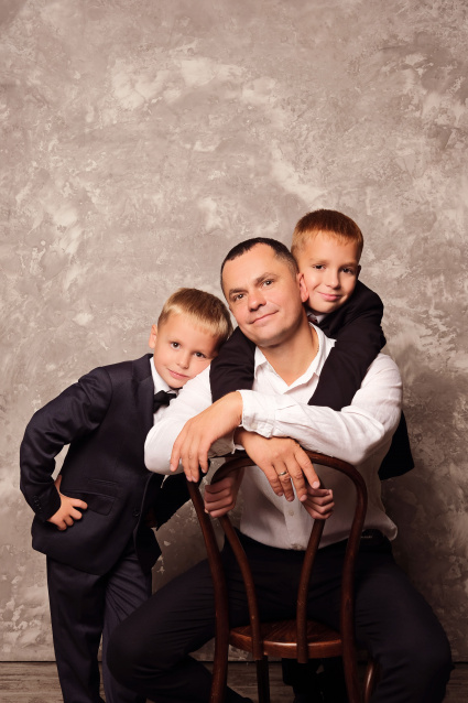 Заказать семейную фотосессию в студии с детьми в Перми от фотостудии Fashion Box
 – фото № 7