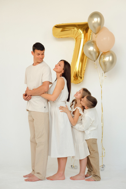 Заказать семейную фотосессию в студии с детьми в Перми от фотостудии Fashion Box
 – фото № 5