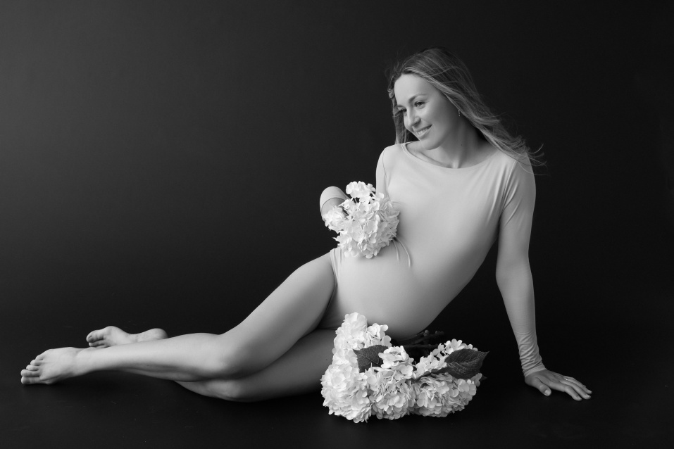 Заказать фотосессию для беременных в студии от Fashion Box в Перми

 – фото № 1