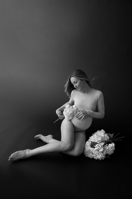 Заказать фотосессию для беременных в студии от Fashion Box в Перми

 – фото № 6