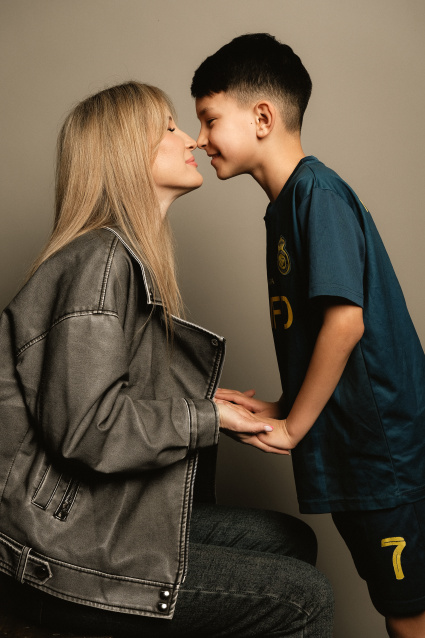 Заказать семейную фотосессию в студии с детьми в Перми от фотостудии Fashion Box
 – фото № 10