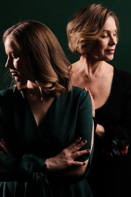 Заказать фотосессию для 2-х подруг в студии в Перми от сети фотостудий Fashion Box
 – фото № 4