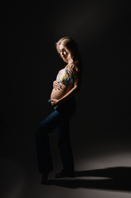 Заказать фотосессию для беременных в студии от Fashion Box в Перми

 – фото № 2