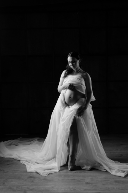 Заказать фотосессию для беременных в студии от Fashion Box в Перми

 – фото № 8