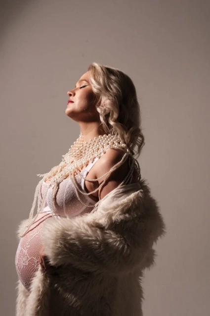 Заказать фотосессию для беременных в студии от Fashion Box в Перми

 – фото № 13