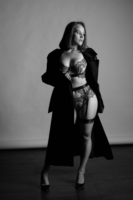 Заказать фотосессию в стиле Ню в 2-х образах в Перми от фотостудии Fashion Box

 – фото № 11