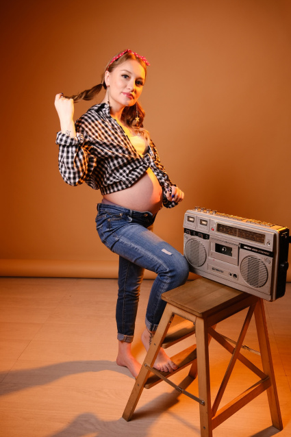 Заказать фотосессию для беременных в студии от Fashion Box в Перми

 – фото № 35